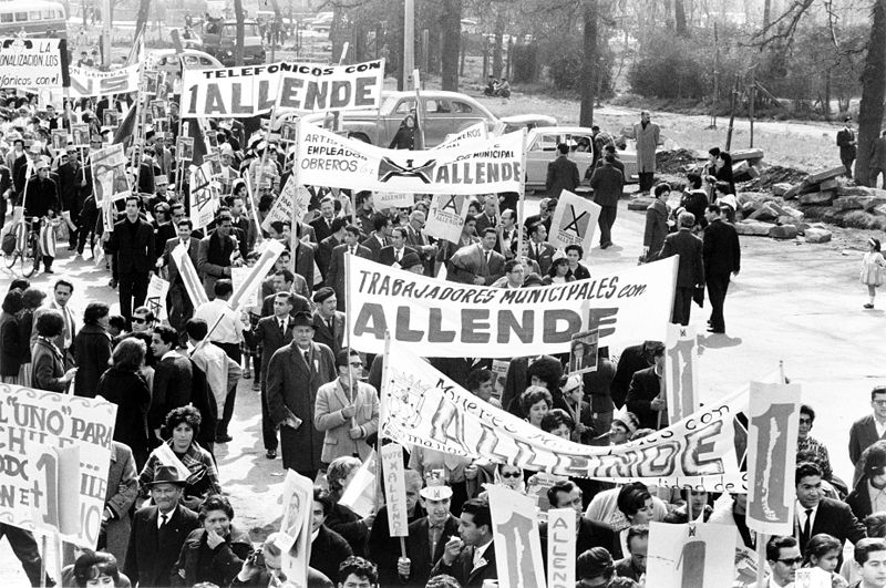 Marchers for Allende